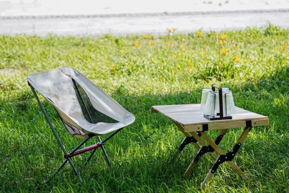 1 Lightweight Folding Camping Chair with Carry Bag, Padded Collapsible Sun Chair in Aluminum, Black
